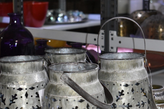 ponudba keramičnih in steklenih dekorativnih izdelkov